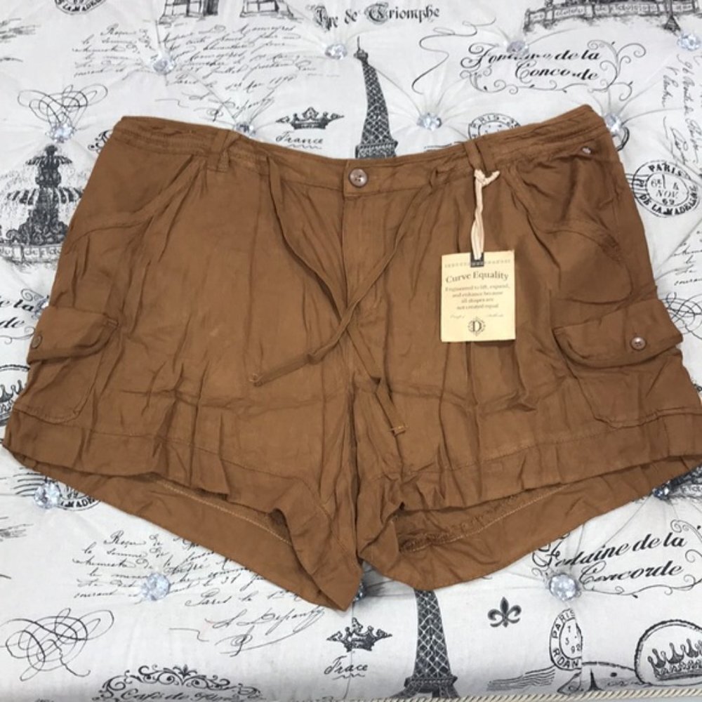 Democracy High Rise Shorts PLUS SIZE - Picture 2 of 6